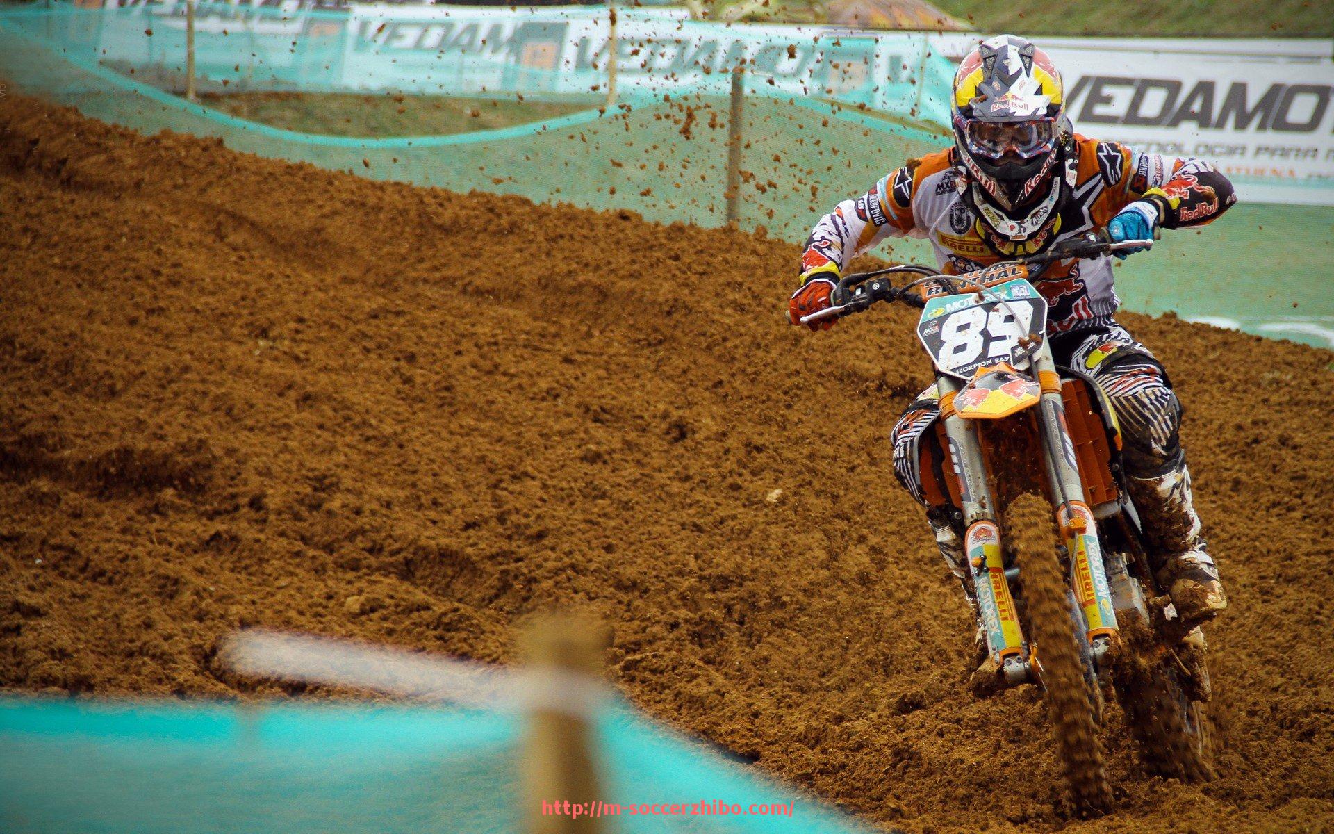 足球直播-世俱杯球员传球路线选择策略解析:判断与执行的综合能力体现